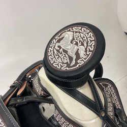 Montura charra bordada con cantinas Cuadradas