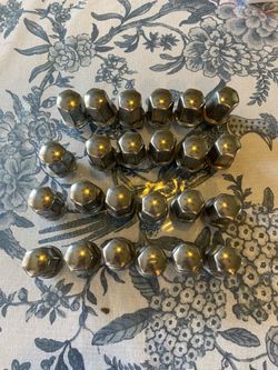 Chevy Silverado lug nuts set
