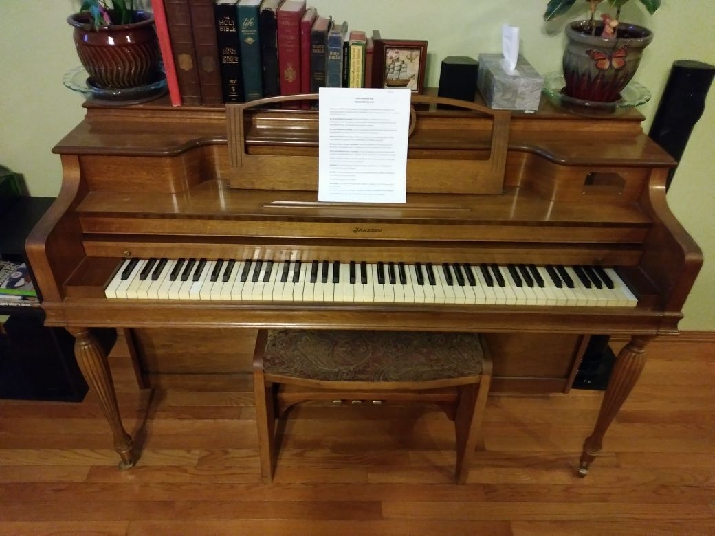 Janssen piano