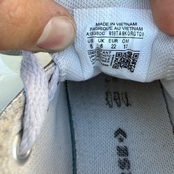 Converse All Star Infant Size 6 Silver Sneakers