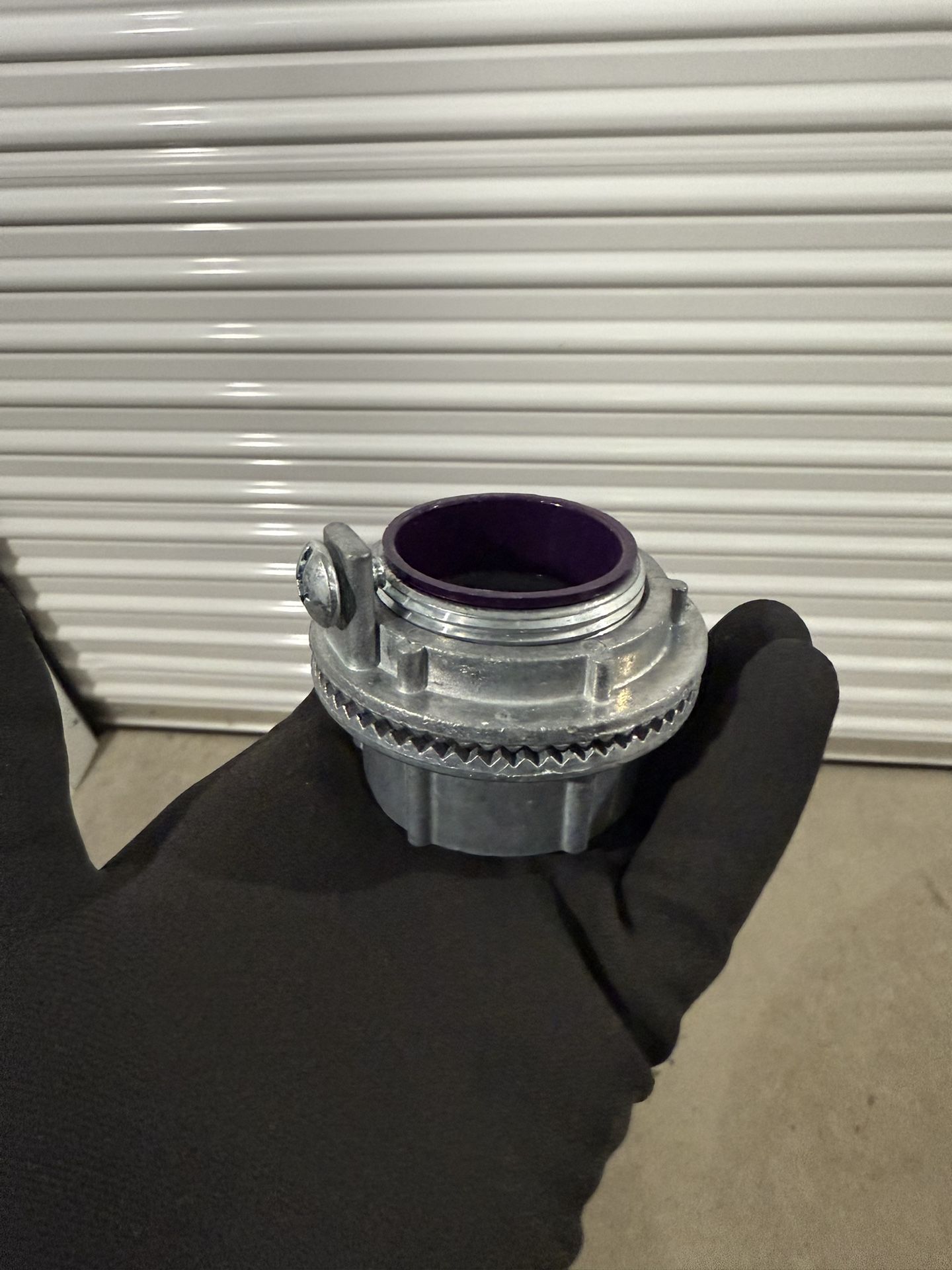 1-1/2” Insulated Grounding Myers Hub