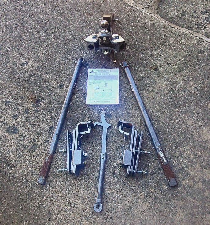HUSKY Weight Distribution/Anti-Sway Hitch