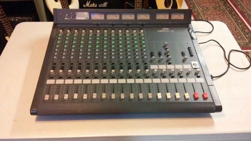 Yamaha mixing console m1242