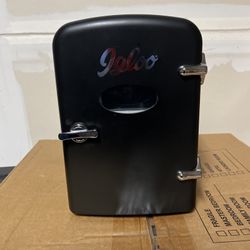 Igloo Portable Retro 6 Can Mini Fridge Compact Cooler Black