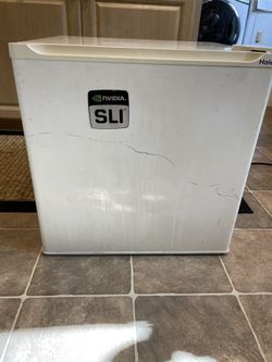 Haier Mini Fridge for Sale in Hanford, CA - OfferUp