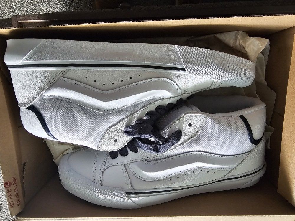 White Knu Mid Vans Size 11