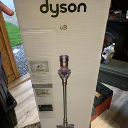 Dyson V8