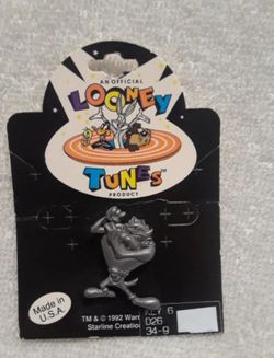Vintage Looney tunes Tasmanian Devil flexing muscle pewter pin