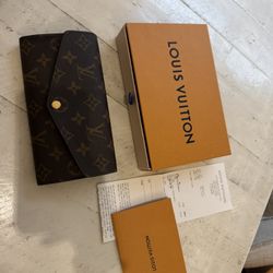 LV Wallet Women’s 