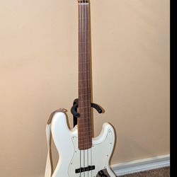 Fender Fretless Jazz Bass