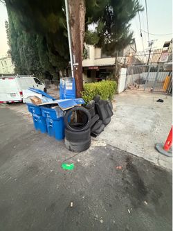 Free dodge charger rt cloth seats and Nitto tires free 245/40/20