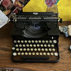 Royal Antique Type Writer 