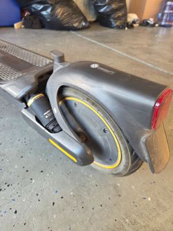 Segway Ninebot MAX G2 Electric Scooter – Excellent Condition
