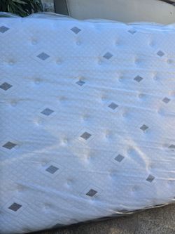 Queen size matress with Boxpring free Delivery