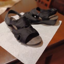 LOW WEDGE HEEL BLACK FABRIC SHOES SZ. 61/2.    $5.