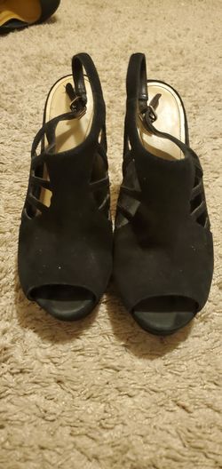 Black strappy heel