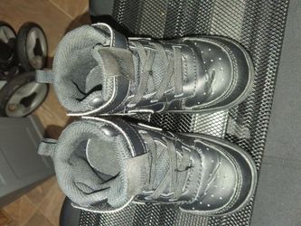 All black 8c NIKE boy shoes