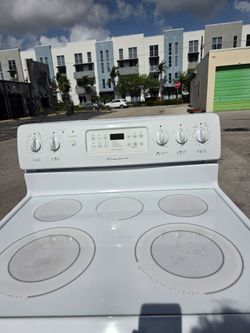 Frigidaire  Glass top  Stove.