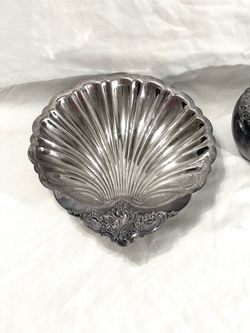 Antique (Wallace) heavy silver plate shell bowl serving dish. 11.5”