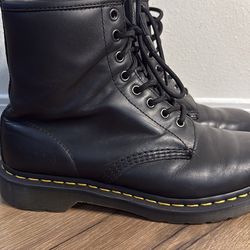 Doc Martens size 9 men’s black