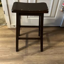Sturdy barstool chair