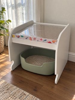 Multipurpose Cat Station with Removable Scratcher