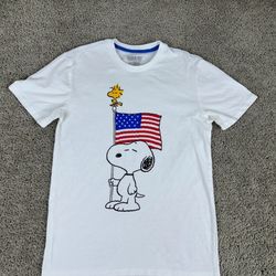 Amazing Peanuts Shirt Mens Large White Snoopy Woodstock USA Flag Patriotic