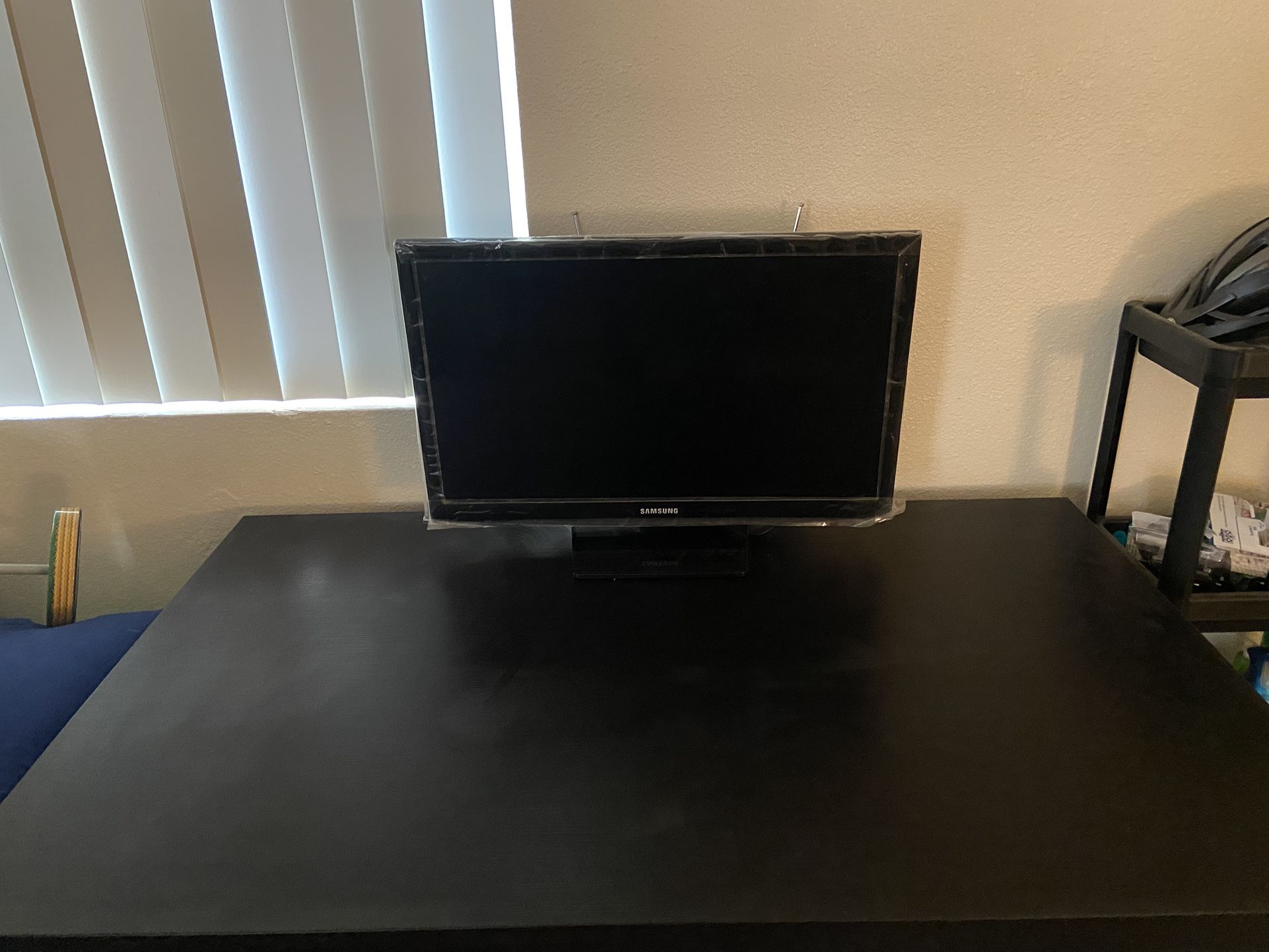IKEA SANDSBERG Desk & Samsung 24in TV (Don’t Have To Get Both)