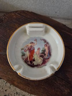 Porcelain ashtray The Three Graces Bill's Souvenirs and Novelties Milwaukee