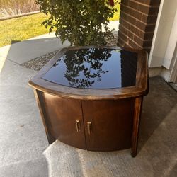End Table / Side Table 
