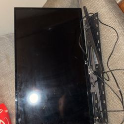 40 Inch Flat LG Tv, Black, Comes With Tv Mount 