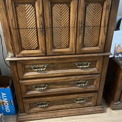 BASSET Furniture Dresser And Two Nightstands 