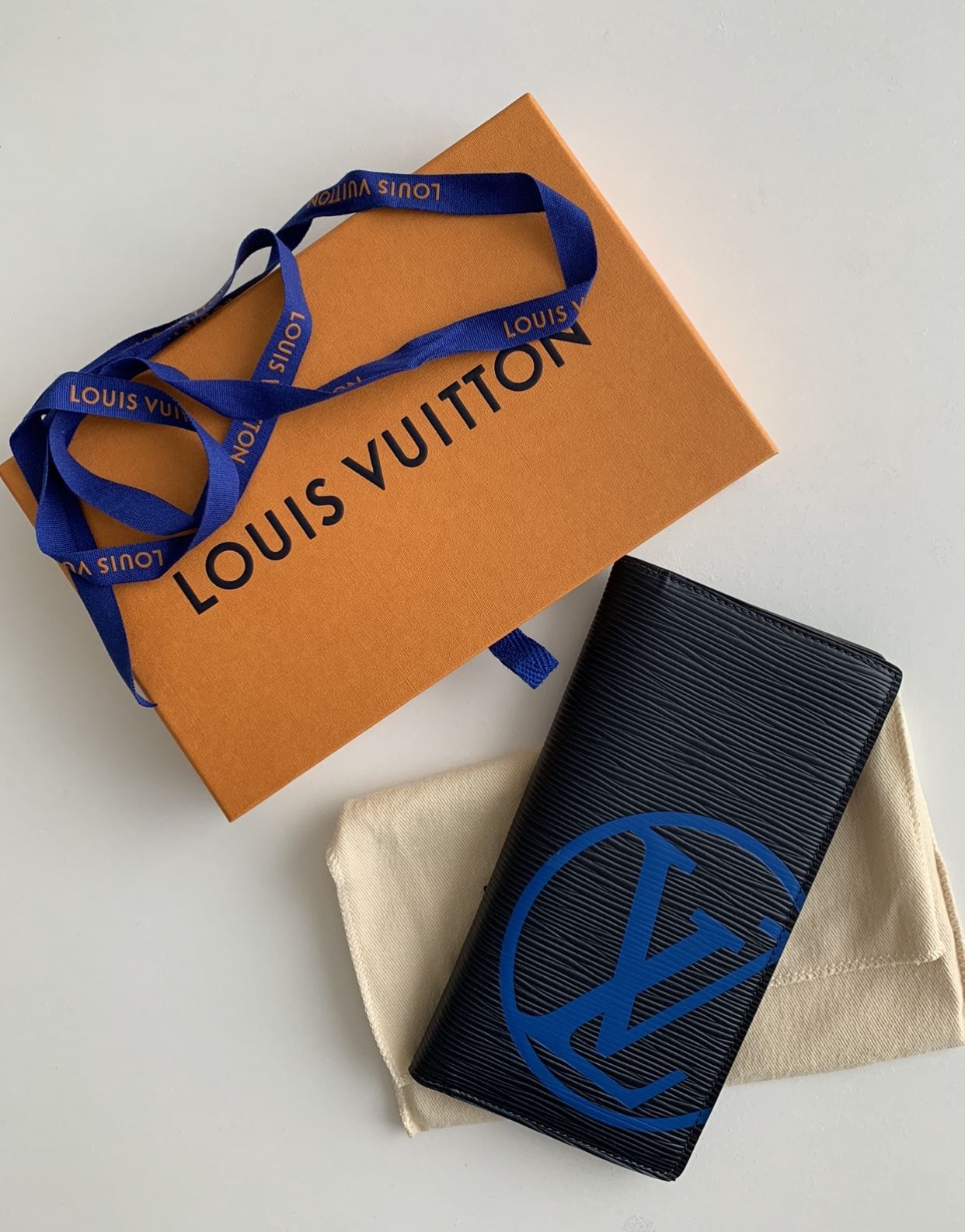 Louis Vuitton men wallet (Brazza Epi, Navy Blue 2019)