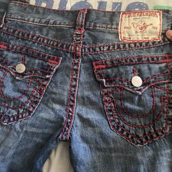 TRUE RELIGION  DENIM JEANS WITH RED 