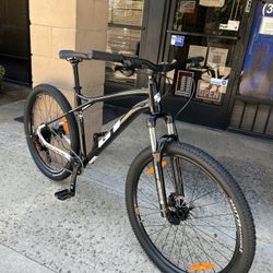 GT Avalanche Com Mountain Bike