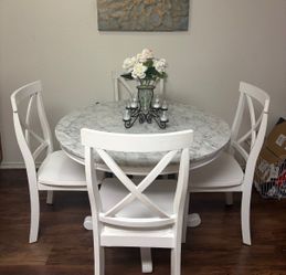 Dining room table