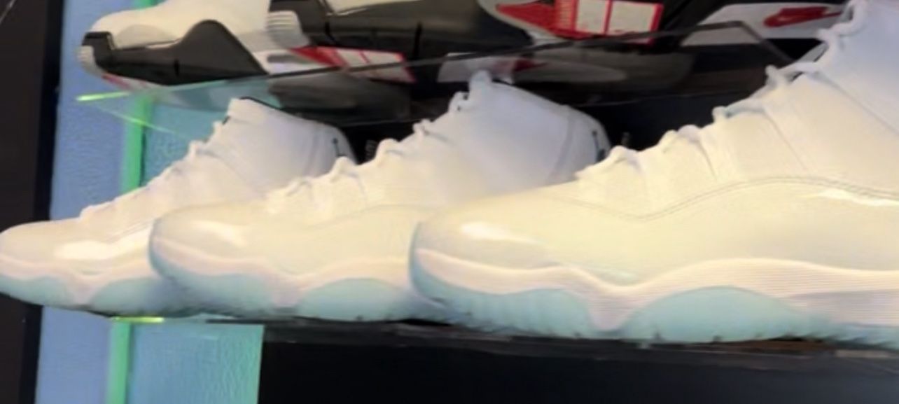 Jordan 11 Legend Blues
