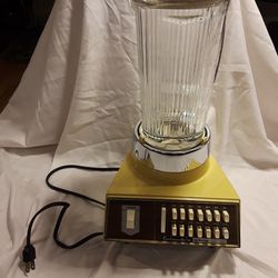 Vintage Ambassador By Waring Blender In Excellent Condition - 14 Settings - 40 Oz. Capacity - See Description And Photos