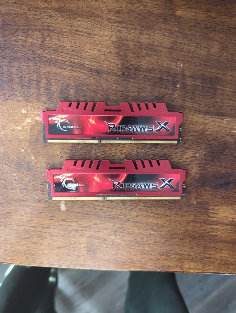G.Skill Ripjaws (2 x 8 GB) DDR3-1866 CL10 Memory
