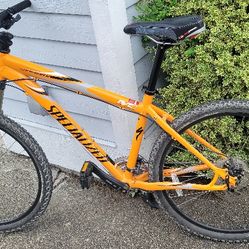 EXCELENT Specialized Mountain Bike 17 in (Medium)