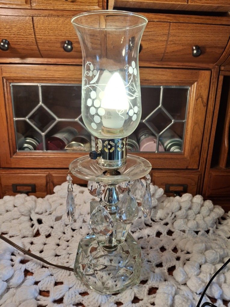 Nice VINTAGE AMERICAN CUT GLASS TABLE LAMP WORKS GREAT