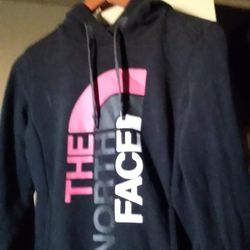 North Face mens thick Winter fleece jacket, North Face thick Winter logo Hoodie Size S women, checkout my listing for more North Face & Polo Jackets 