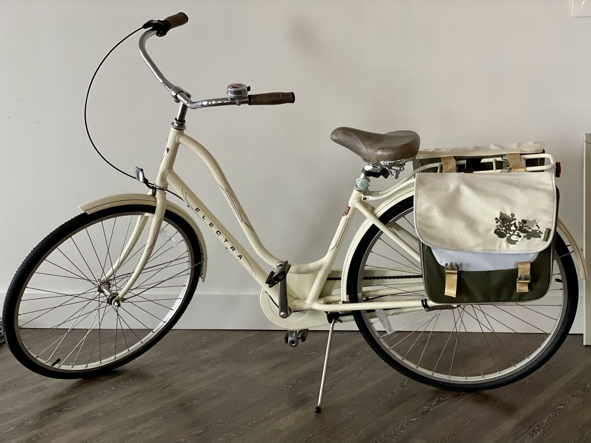 electra amsterdam bicycle -CRUISER