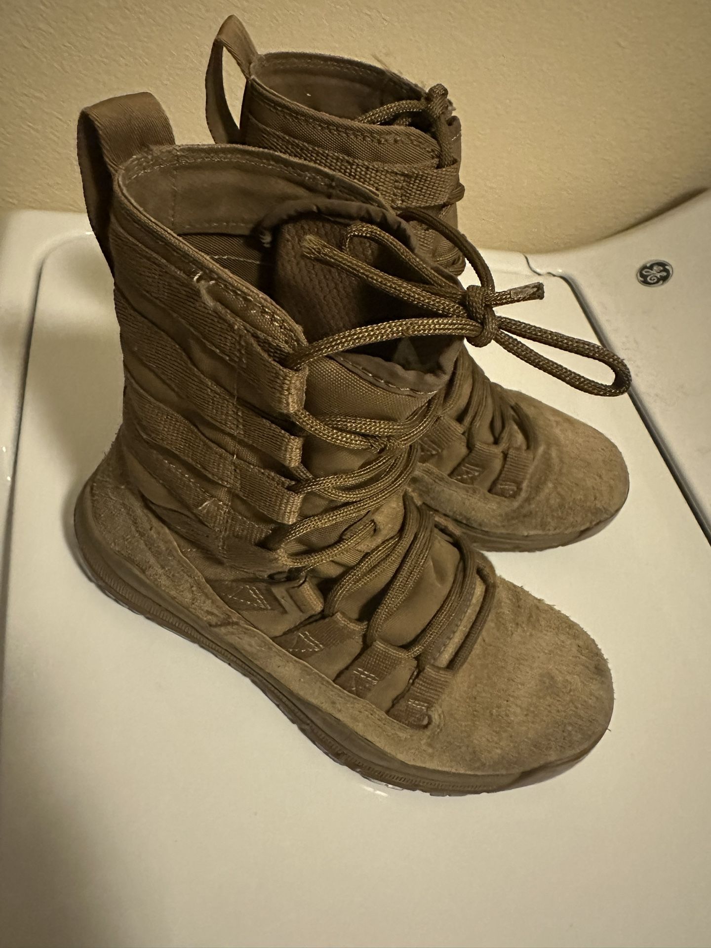 Nike SFB Gen 8” Leather Tactical Boots – Coyote Brown – Men's