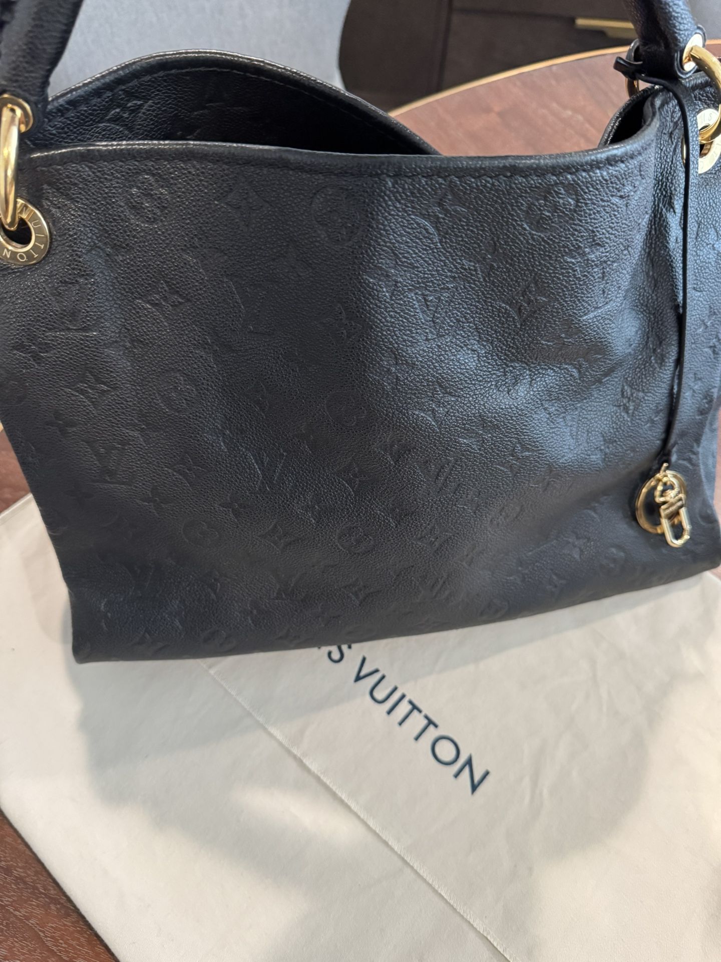 Loius Vuitton Artsy Handbag