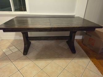 Dining table with leaf