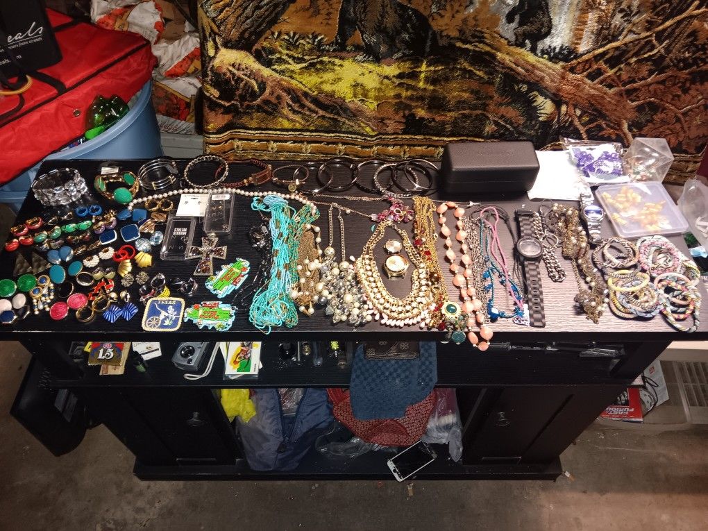 costume jewelry lot Many Items 