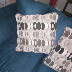 I Am Selling  My Sofa Pillows 3 Of Them