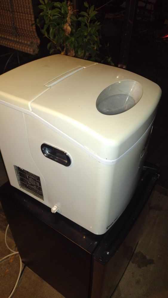 Magic Chef Ice Maker