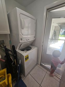 GE STACKED WASHER DRYER COMBO